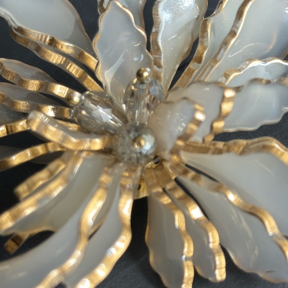 Large Celluloid Flower Statement Brooch - Picture 10 of 15